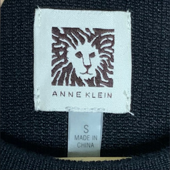 Anne Klein - Black And White Short Sleeve Crewneck Sweater With Lion Image - S - Picture 5 of 6
